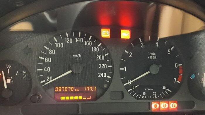 Pemicu Lampu Indikator Dasboard Terus-terusan Menyala