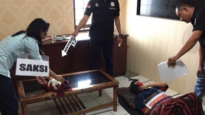 Ibu Pembunuh Bayinya Sendiri Menangis saat Jalani Rekonstruksi