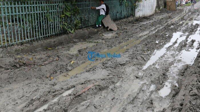 Jalan Ceret Kondisinya Tak Ubahnya Arena Off Road