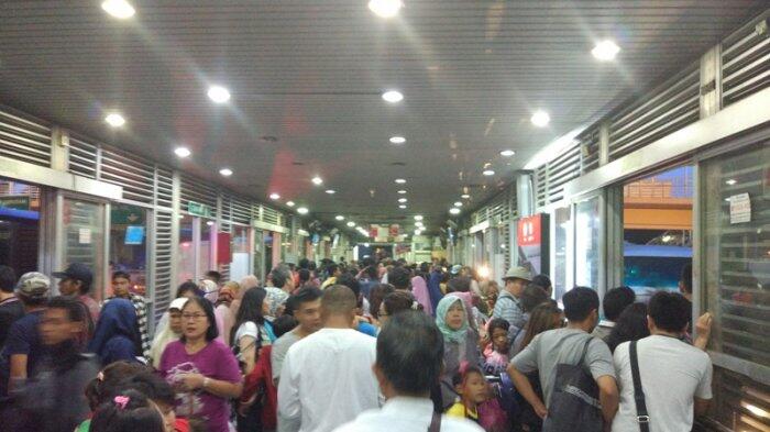 Halte Transjakarta Mulai Jual Kartu OK Otrip