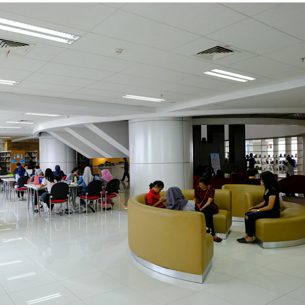 Waaah...
Indonesia Memiliki Perpustakaan Tertinggi Di Dunia ??