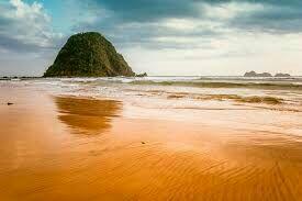 Indahnya RED ISLAND BEACH