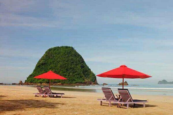 Indahnya RED ISLAND BEACH