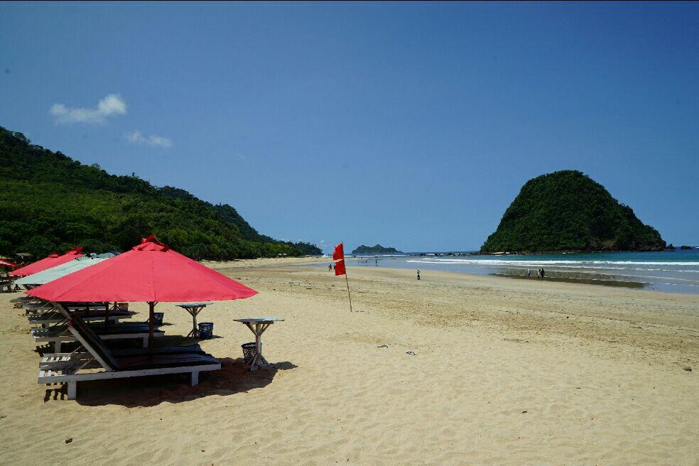 Indahnya RED ISLAND BEACH