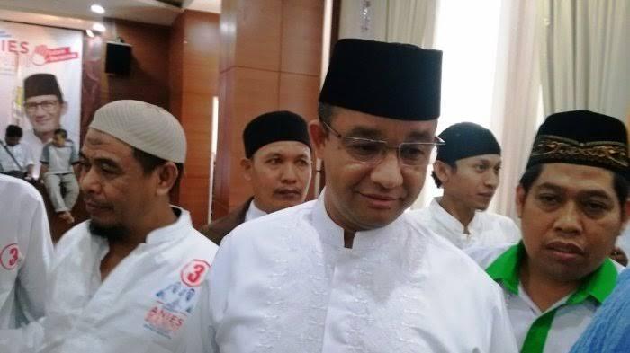 Warga Mengeluh Kebijakan PKL Jualan di Jalanan, Ini Respon Anies