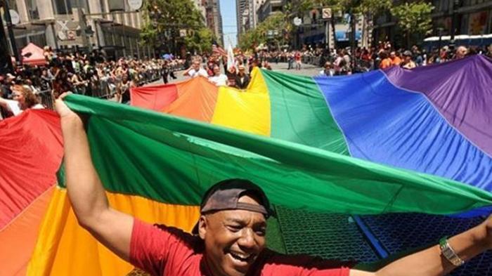 Biseksual dan Transgender Melawan Kodrat