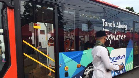 Menikmati Bus Tanah Abang Explorer yang Gratis dan Bebas Macet