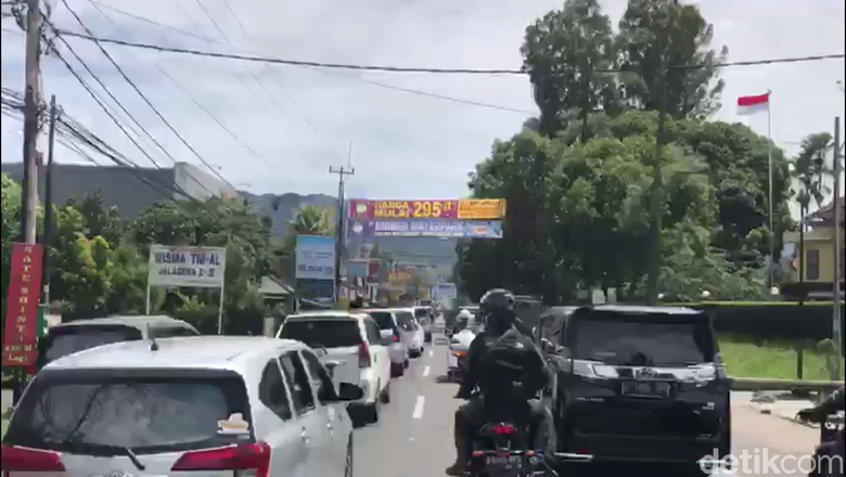  Jokowi  Terjebak Macet Saat Hendak Liburan ke Taman Safari 