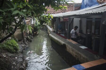 Anies Klaim Warga Bantaran Kali Pulo Bersedia Direlokasi