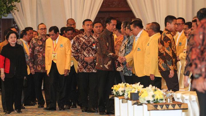 Pengamat SMRC: Kecil Peluang Jokowi Ganti Airlangga Hartarto