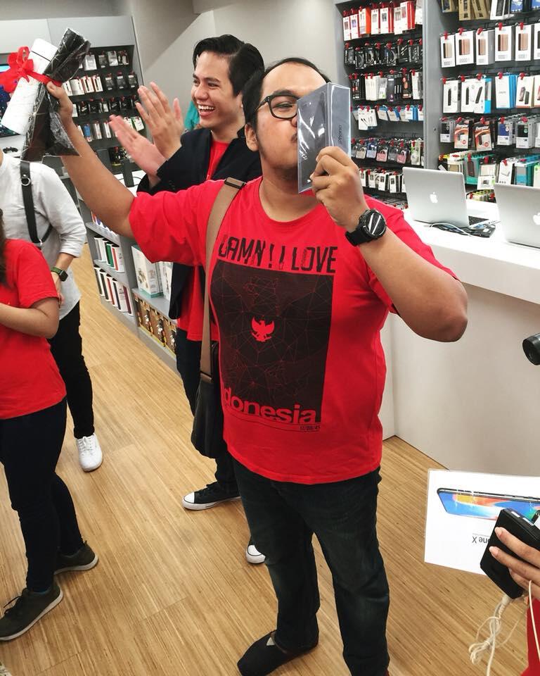 Viral foto cium iphone 8 plus, Fadli banyak pengikut 