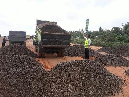 Project Penanaman Rumput Ruas Jalan Tol Trans Sumatra Profit 10%.