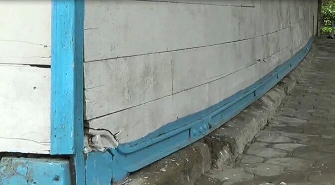 Kisah Gereja Kayu Tanpa Paku yang Miring dan Tegak Sendiri