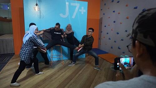 Seru Banget KasakKusuk di KASKUS Bareng Samsung Galaxy J7+.