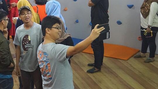 Seru Banget KasakKusuk di KASKUS Bareng Samsung Galaxy J7+.