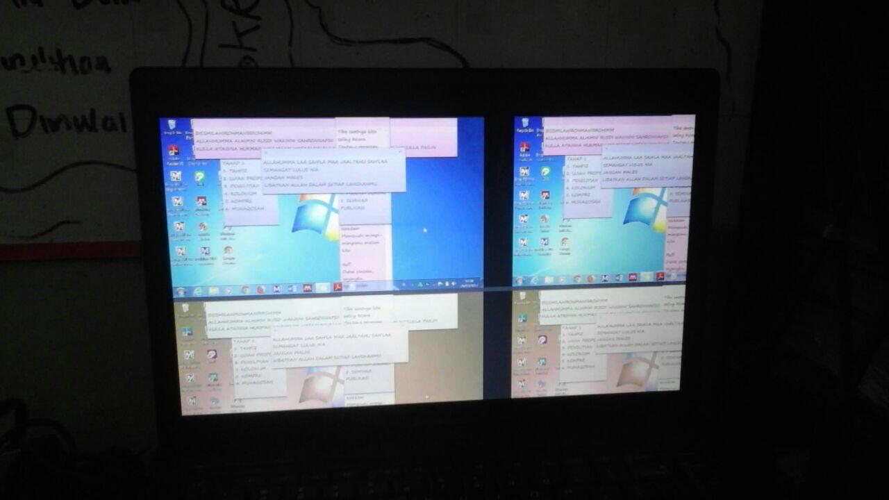 Layar desktop Lenovo terbagi 4