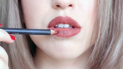 Beberapa Cara Menggunakan Lipstik Agar Tahan Lama Di Bibir