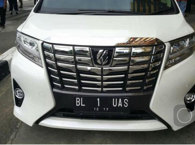 Viral! Ustaz Somad Pakai Mobil New Vellfire Nopol BL-1-UAS di Aceh