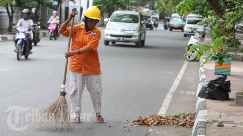 Pekerja Penyapu Jalan   Pahlawan Kebersihan  Jalan  