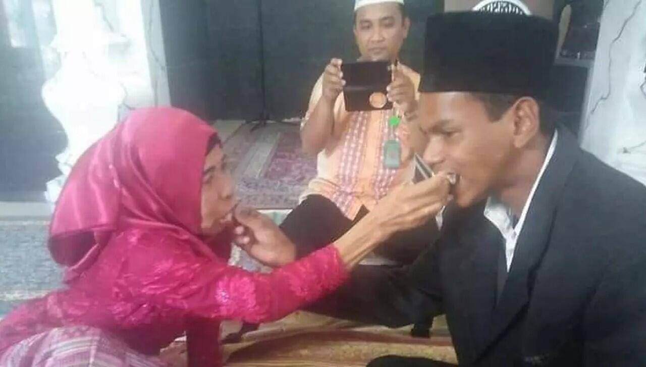 Perkawinan Nenek-Nenek Dan Lelaki Muda Lagi Trend Di Indonesia?