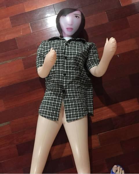 Beli boneka seks di toko online, ketika akan di coba kok beda....???