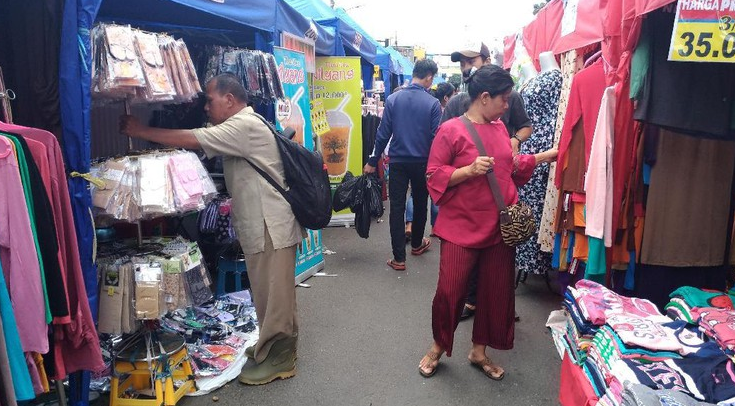PKL di Depan Stasiun Tanah Abang Keluhkan Sepi Pembeli