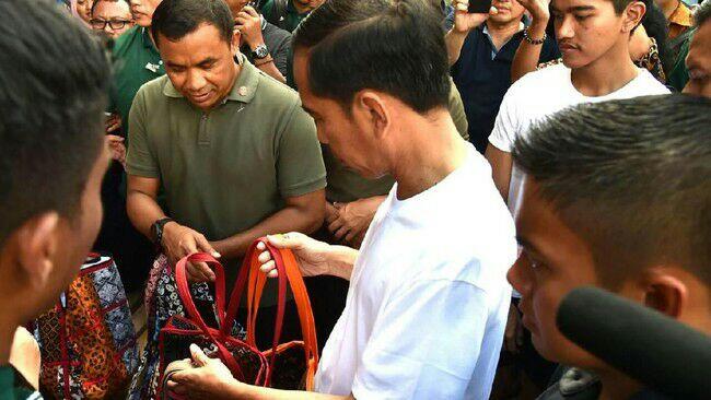 Ini Tas Batik Rp 20 Ribu yang Dibeli Jokowi di Malioboro

