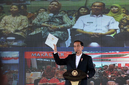 Presiden Jokowi: Awasi Proses Penyerahan Sertifikat Tanah