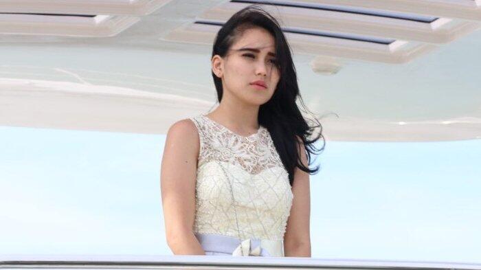 Beredar Foto Jadul Ayu Ting Ting saat Masih SMP dan SMA, Cantiknya Alami!