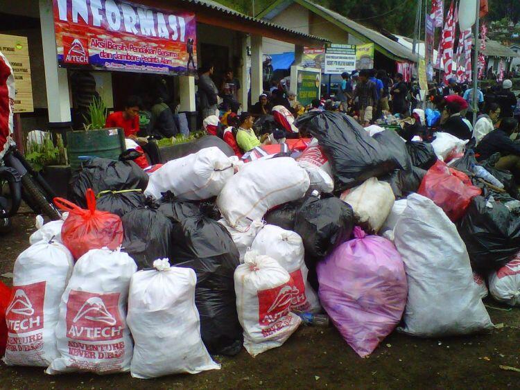 Gunung Bukan Tempat Sampah! Gimana ya Caranya Biar Gunung Bebas Sampah?