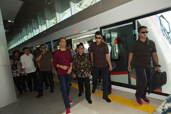 Jokowi : Pembayaran Cashless Kensicayaan
