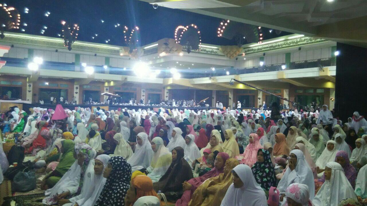 Malam Pergantian Tahun, 15.000 Orang Padati Jakarta Islamic Center