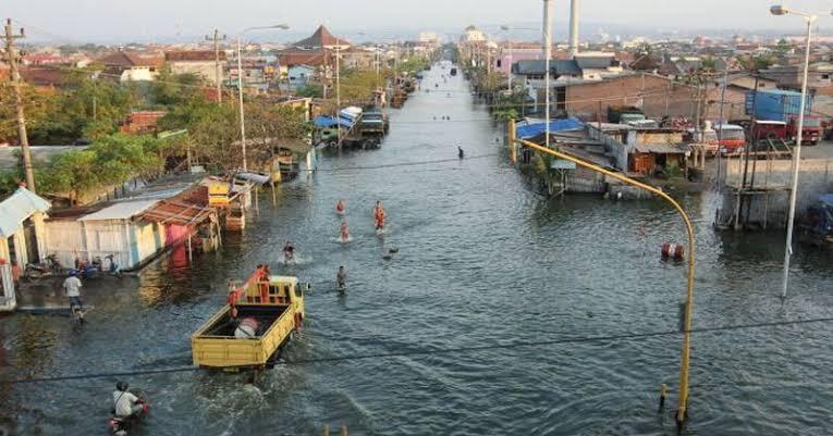 Supermoon dan Banjir Rob, bagaimana cara mengatasinya.