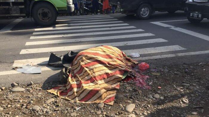 Kecelakaan Maut di Bontonompo Pagi ini, Korban Tergeletak di Pinggir Jalan