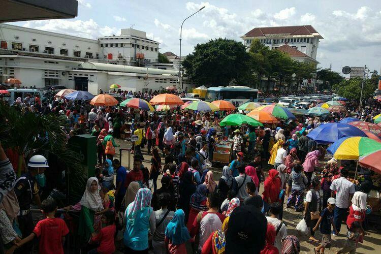 Menanti Anies-Sandi Menata 1.000 PKL di Kota Tua