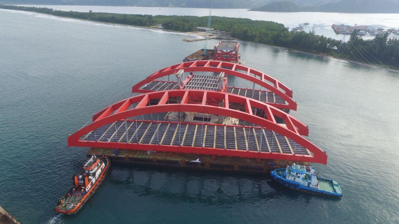 Berita PUPR &gt; Bentang Tengah ke-2 Jembatan Holtekamp Telah Tiba