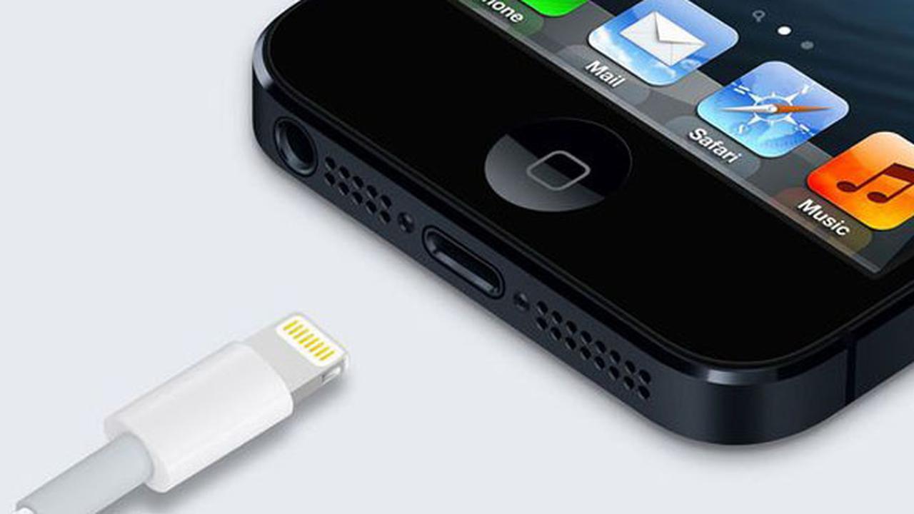 Cara Kamu Ngecas Baterai Smartphone Salah, Ini yang Benar
