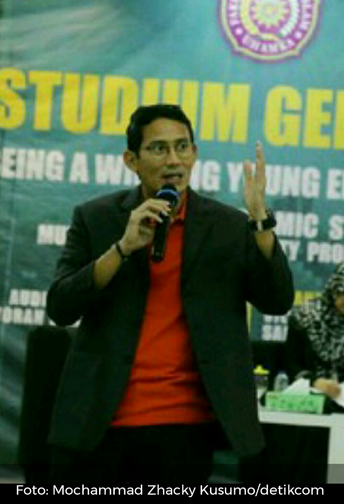 Sandiaga salah kostum