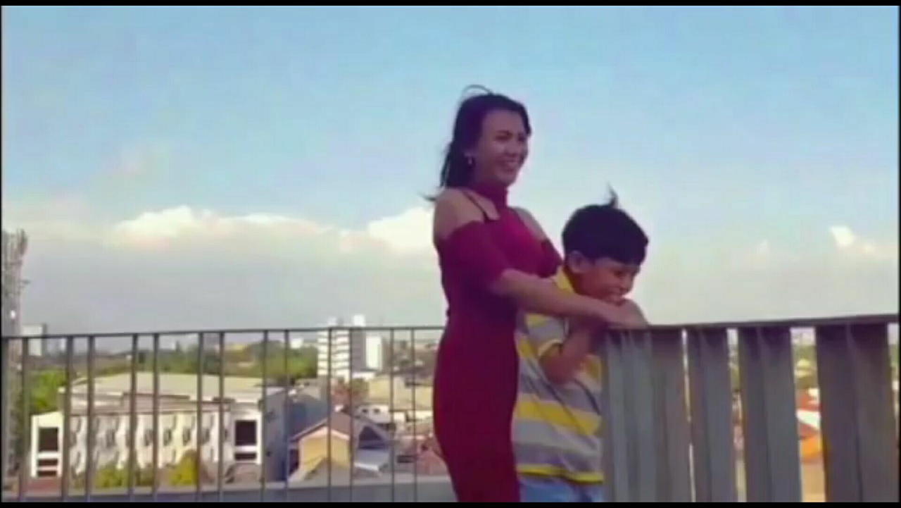 Bocah vs tante bandung