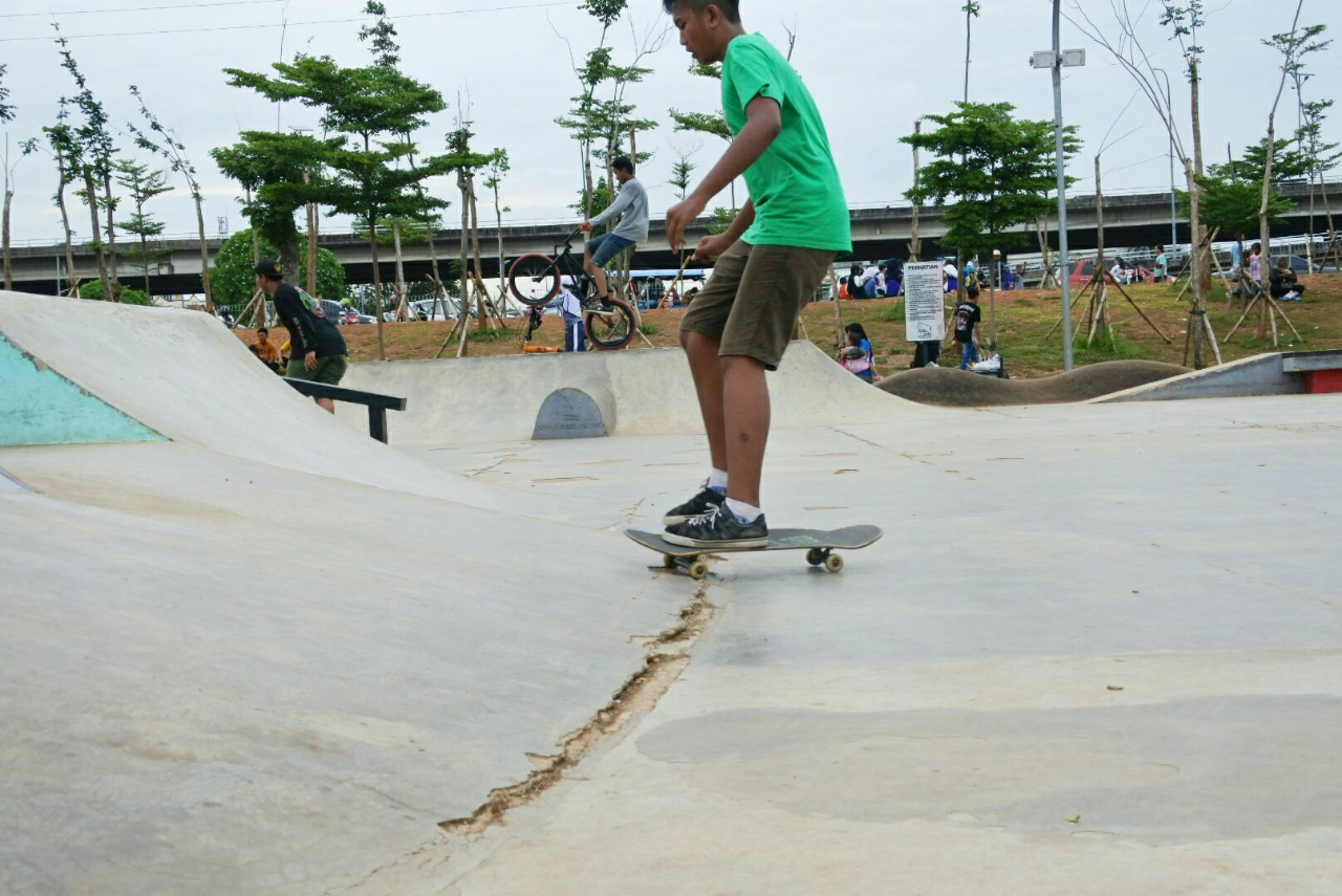 The perks of being skateboarder: kalijodo skatepark (Kondisi terbaru,MIRIS)