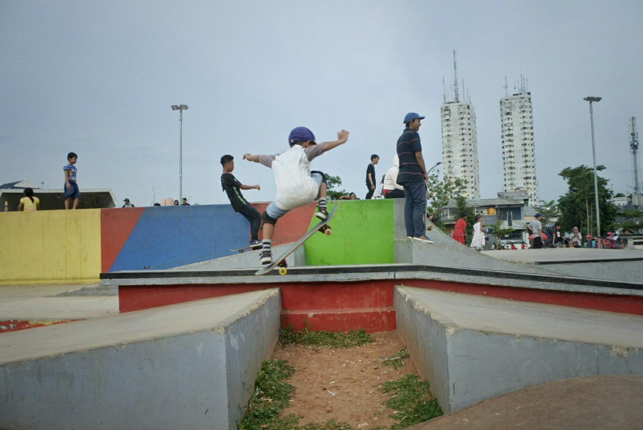 The perks of being skateboarder: kalijodo skatepark (Kondisi terbaru,MIRIS)