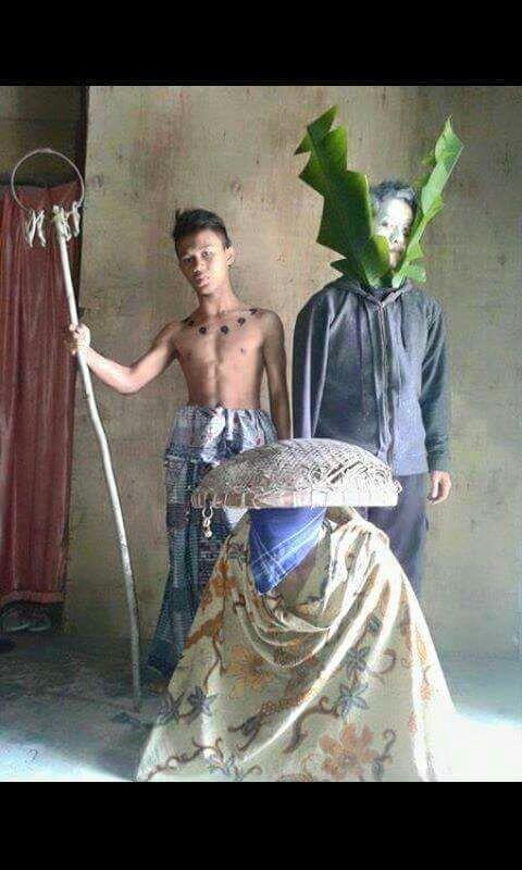 Cosplay yang memaksa tapi cukup menghibur