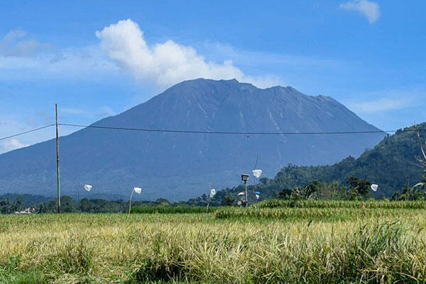 Gunung Agung Tidak Keluarkan Awan Panas