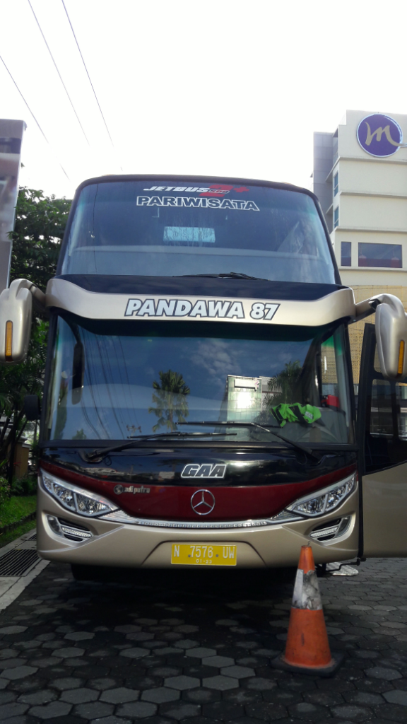Bus Mania Gak Ada Matinya(the New Mercedes Benz Oc 500rf)