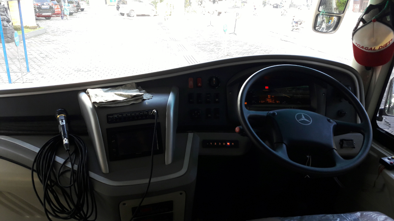 Bus Mania Gak Ada Matinya(the New Mercedes Benz Oc 500rf)