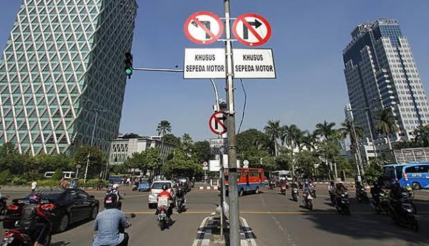Larangan Motor Melintas Jalan Thamrin dan Merdeka Barat Dicabut.