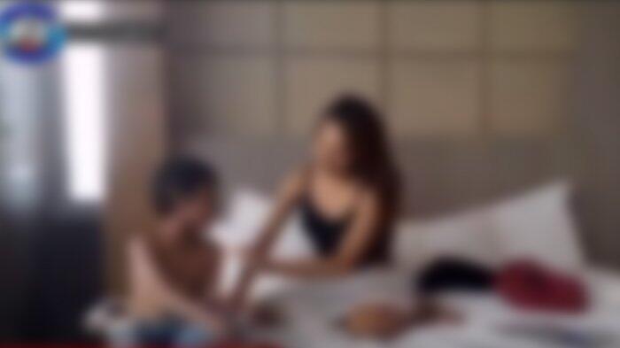 Video Perempuan Melacak - Pemeran Wanita Dewasa di Video Porno dengan Bocah Berprofesi sebagai  Pemandu Lagu | KASKUS