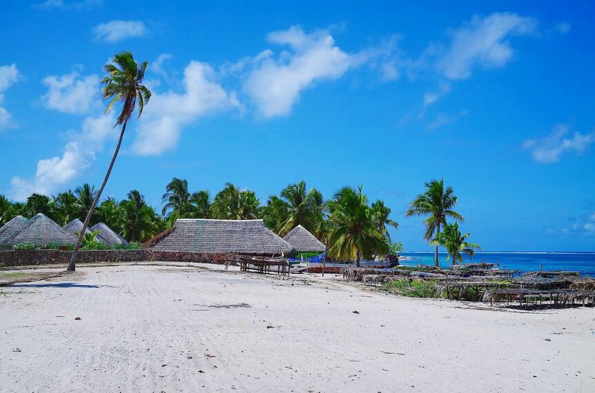 Indahnya Pantai Namberala yang Dikunjungi Jokowi
