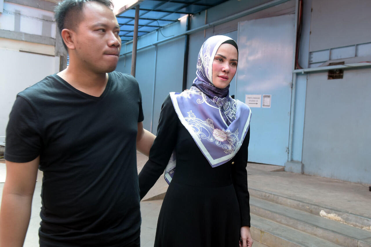 Angel Lelga - Vicky Prasetyo Udah Nikah Sirri katanya Gan..