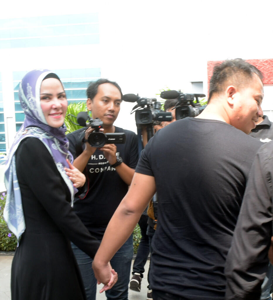 Angel Lelga - Vicky Prasetyo Udah Nikah Sirri katanya Gan..